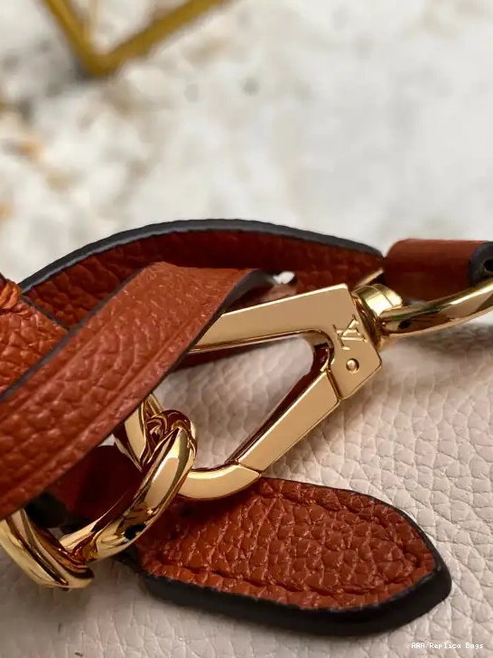 Aaa replica ru EVER VUITTON LOUIS LOCKME BB 0625